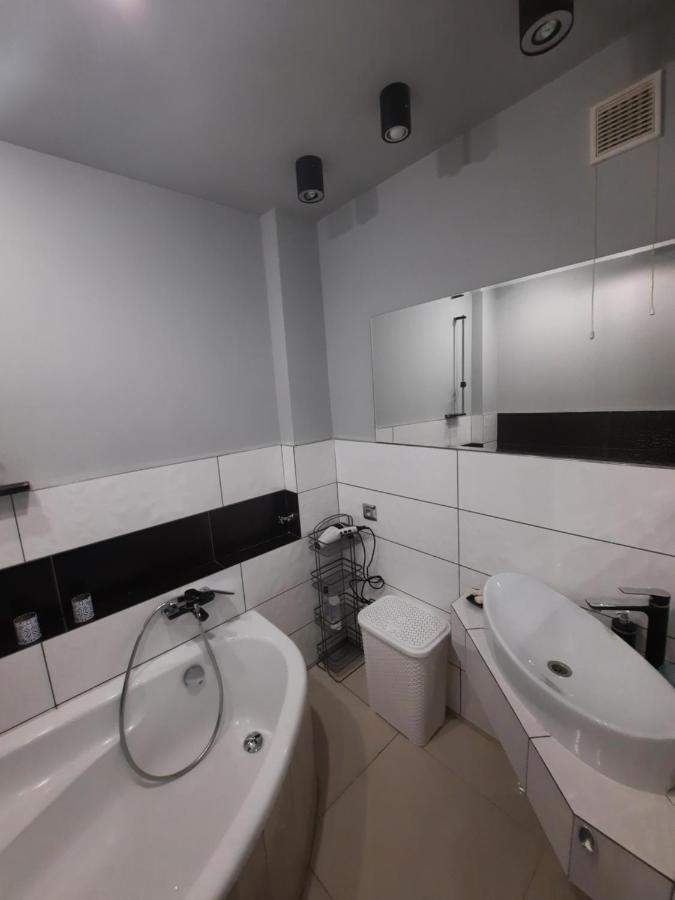 Ferienwohnung Apartament Zorzy Przy Instytucie Kardiologii Anin Warschau Exterior foto